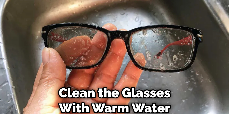 Clean the Glasses With Warm Water